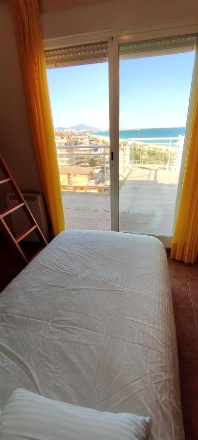 Atico Con Espectacular Terraza Frente Al Mar Apartment Peniscola Luaran gambar